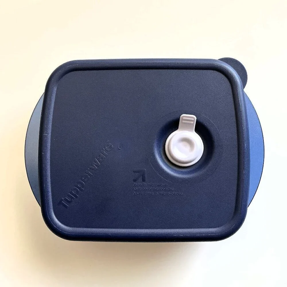 TUPPERWARE VENT N SERVE WITH LID